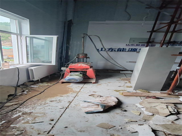 新巴尔虎左地基基础下沉墙体裂缝加固注浆顶升施工